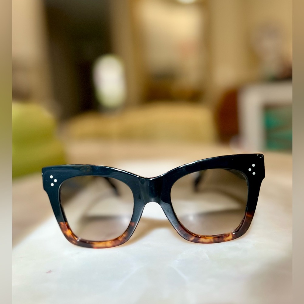 ☀️Pre-owned iconic Celine sunglasses CL41098☀️